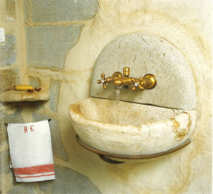 El cuarto de baño en la casa de campo meridional francesa, el pardalot, ofelia aparici