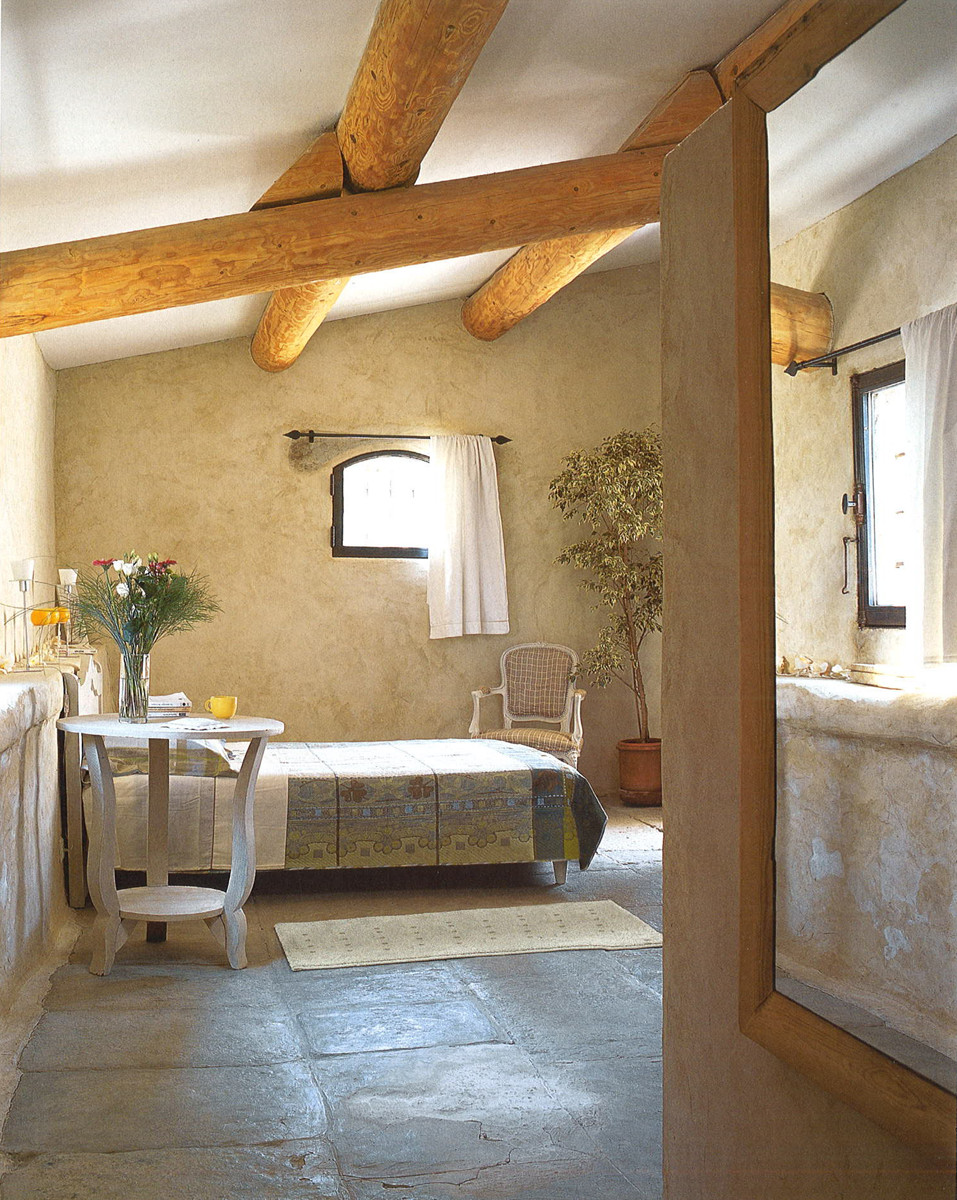 El dormitorio en la casa de campo Provenza francesa. | EL PARDALOT